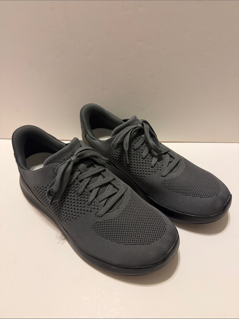 Kizik Lima Graphite Men’s Sneakers Shoes Size 11 Wide Hands Free